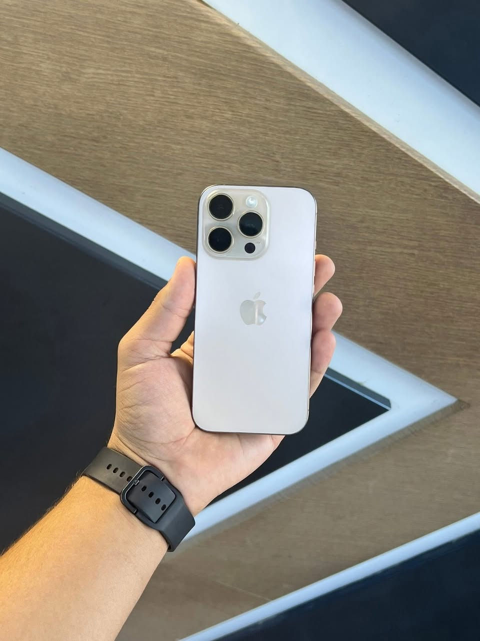 عندي 13 Pro فقط
ذاكرة 256 بطارية 74 ممفتوح ومكفول 
واضح ب الصور رايدة مراوس فقط


**إذا كنت صاحب هذا الإعلان وتريد حذفه لأي سبب، رجاءا أرسل رسالة إلى الدعم الفني**