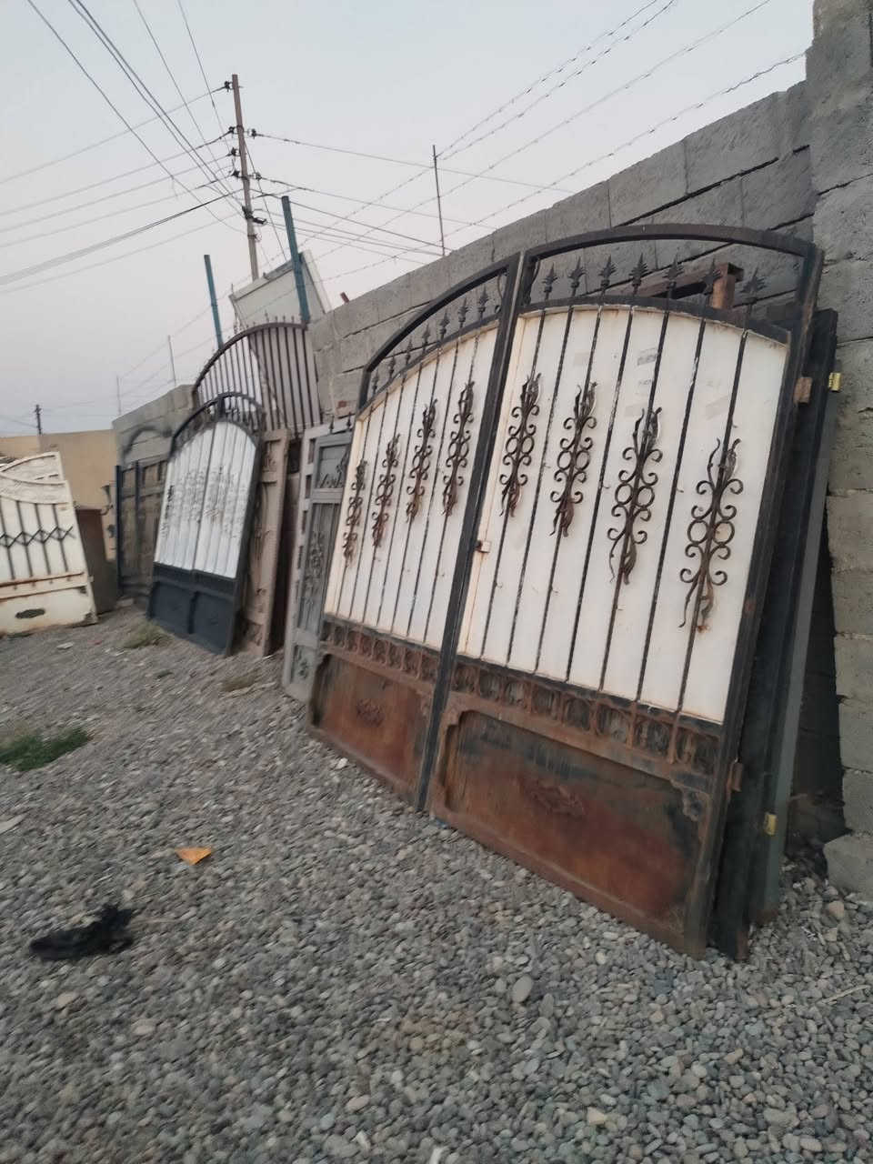 أبواب حوش عدد 2 طخم نضاف فول للبيع الاستفسار 👈📞 ***********
