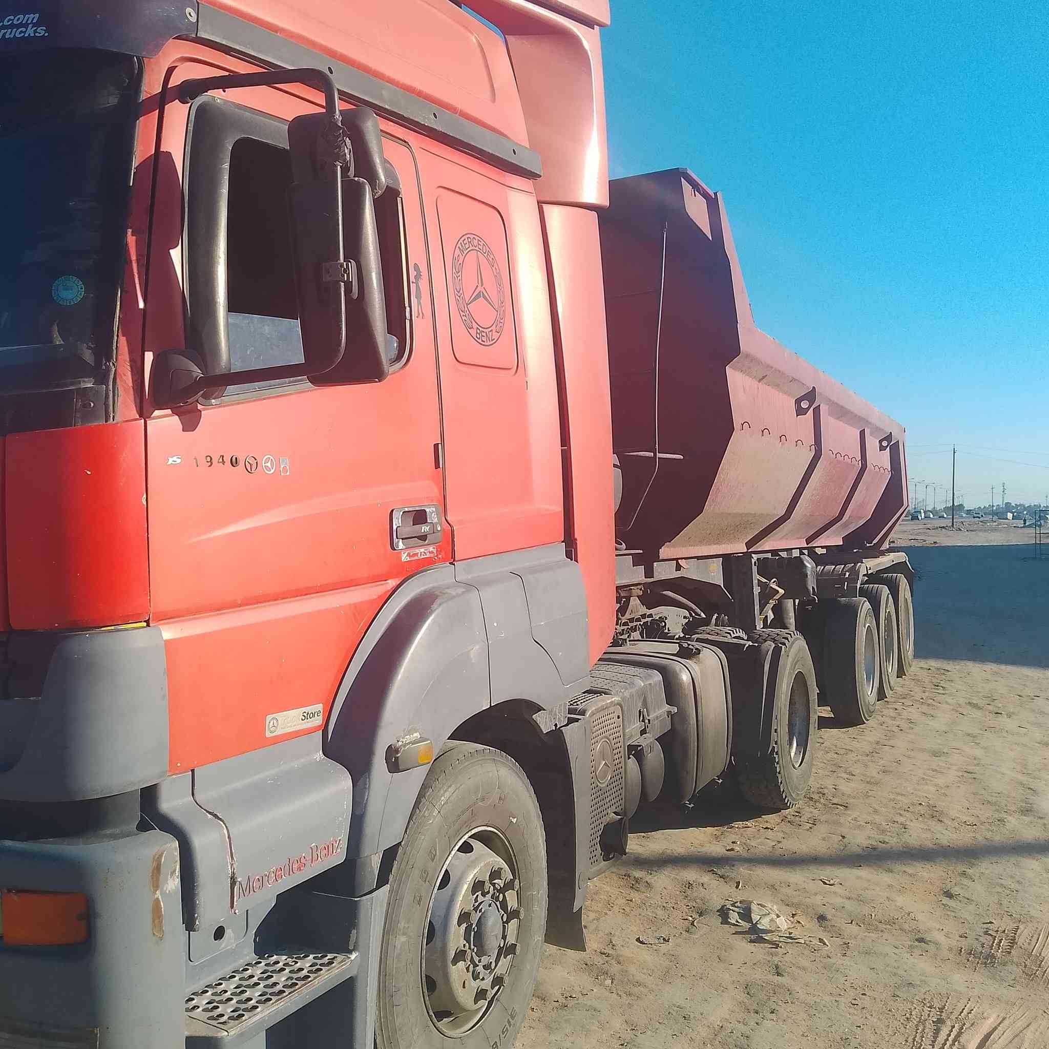 السلام عليكم اكسور للبيع موديل 2004 دهوك رقم جديد باسمي لوري جاهز للشغل مربوطه عربانه كامله رقم تلفون ***********
***********
