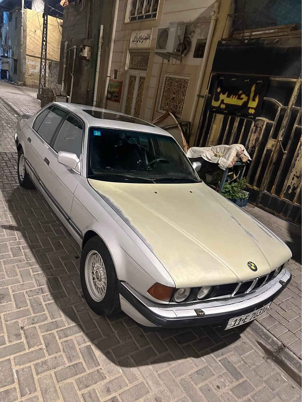 BMW 730i 
موديل 1992 .مكينه 3500 بلاد .السياره جاهزه من كلشي كير ومكينه خير من الله . تبريد ثلج قطعتين. حداديه جديده خلفي وامامي . السياره مال جناي 
رقم بغداد السياره بأسمي 

توصل ..
***********
*********** البصرة, العراق
