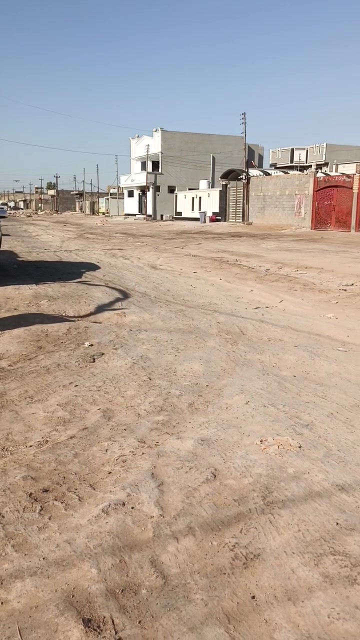 سلام عليكم قطعه أرض للبيع المساحه ٣٣٠ متر طابو زراعي سند ٢٥الموقع سبع قصور شارع المشروع قرب المستوصف شارع ٢٠ إلا ستفسار تصال على رقم الهاتف ***********
