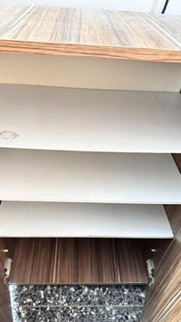 ميز طعام • جزامة أحذية • بغداد الغدير