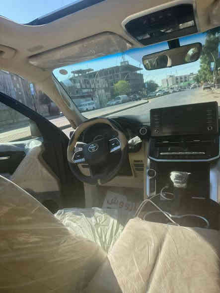 السلام عليكم لاندكروز  موديل 22 ساز اصلي ام ضمان ام التطبيق ماشي 62 مكفوله كفاله عامهمغلف بيبي اف ضمان 10سنوات تخم تاير دلول اصلي اقل الشهر من شديته  السياره جديده بمعنه الكلمه عنوان السياره السعر 64الف دولار يعني 640ورقه وبيها مجال للطيبين رقم السياره بغداد بسمي  بغداد حي القاهره  اني مكلف بل نشر *********** لاتصال بصاحب السياره
