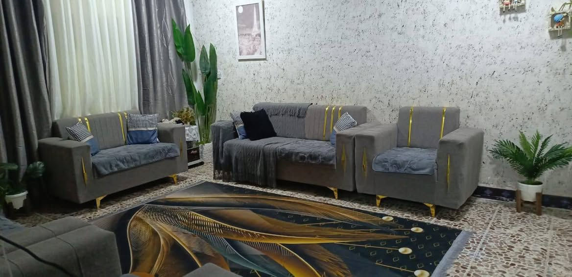 بيت للبيع في بانميل قرب الشارع العام 
المساحة 230 متر زراعي يتحول إلى طابو 
الدار يتوفر من 
استقبال 
وصاله مشترك 
مطبخ كبير 
غرفة نوم 
صحيات داخليه 
كراج كبير 
وحديقة 
السعر 27 مليون وبي مجال 
للاستفسار اتصل ***********
