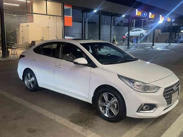 سلام عليكم شباب اكسنت خليجيه موديل 19 ماشية 68 الف فقط  فول مواصفات مكفوله من الصبغ ومن الضربه 
بارد كلش قليل بلباب 

كير مكينه تبريد كله مكفول السياره بأسمي 
وتحويل ثاني يوم 

السعر 132 ورقه وبيها مجال للشراي 
شباب السوك كلشي بي والي ميعجبه السعر ليعلق و كل ع راسي 

مكان السياره البياع او المنصور 
رقمي ***********
