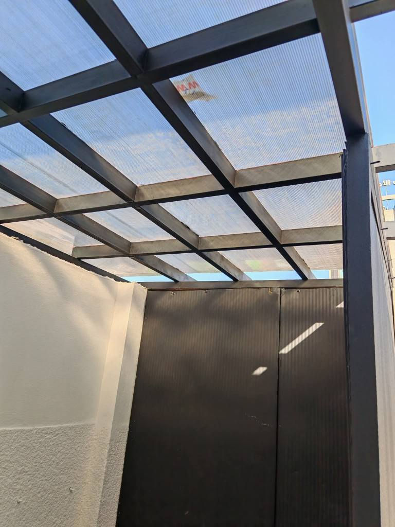 حداده الفن كافه ديكورات *********** 👉لا تحتار وحنه موجودين 
قمريات حديثه 
غرف سنويش 
حدائق خارجيه 
سكايلات حديثه 
قمريات غرف سندويش 
كافه اعمال الحداده 👈***********👉
