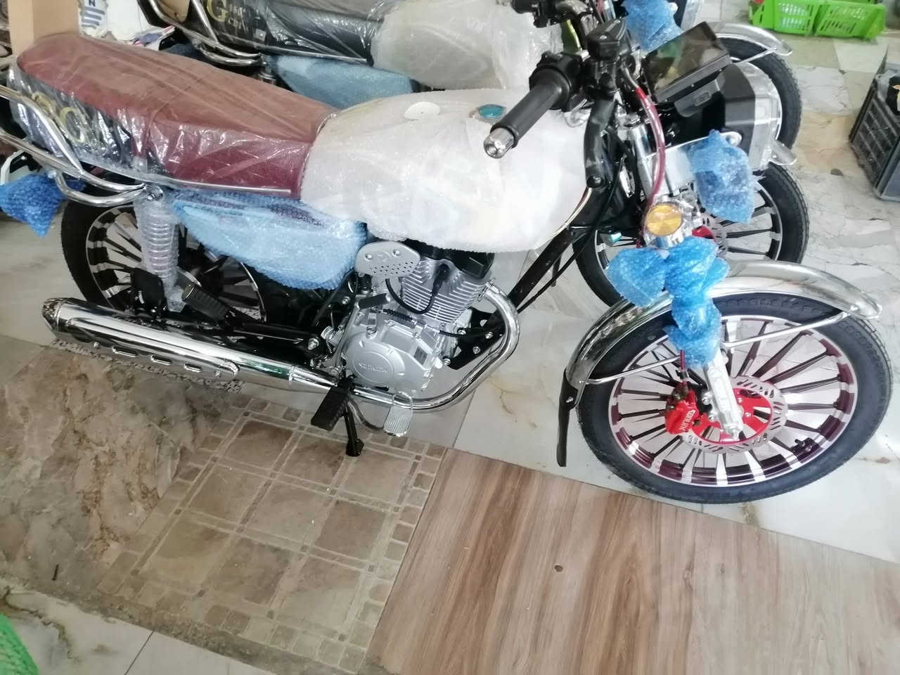 اللهم صل على محمد وآل محمد الطيبين الطاهرين يتوفر لدينا درجات ناريه سيفان موديل ٢٥ محرك ٢٠٠ ويتوفر دايون جبلي تايكر عنوني ديالى المقدادية شهربان جسر عوني *********** اسعار مناسبه ان شاء الله
