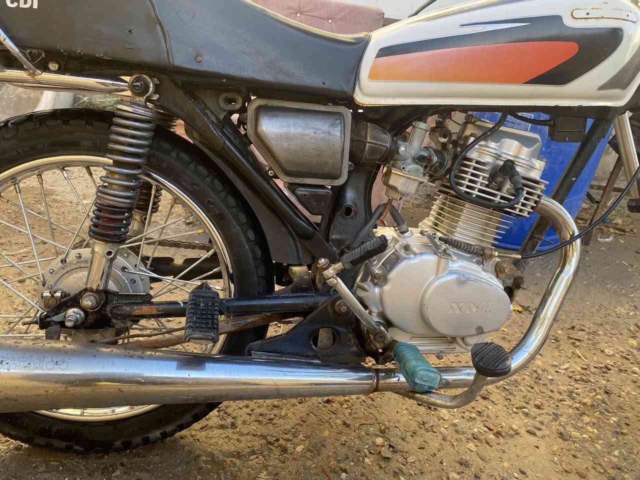 سلام عليكم شباب دراجة البيع نامه (كلك كلك )دراجة خير من الله مكينه نامه مبدل بس ولفات ما عوزه شي شلعته كلش حلوه سعر 350بيه مجال حك جيه عنوان فضليه شراي انتصال ***********
