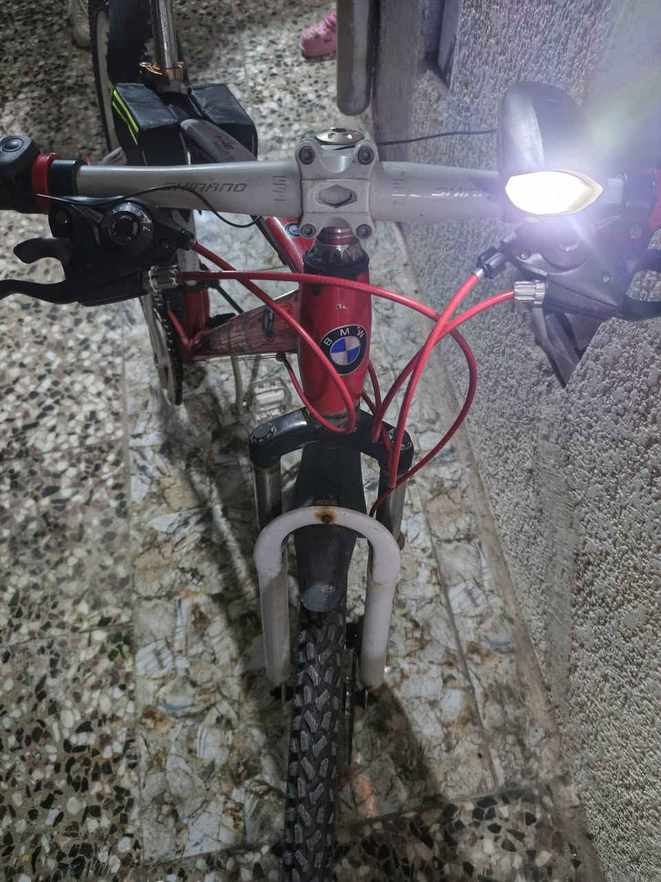 السلام عليكم حبايب
بايسكل bmw 
صيني حجم ٢٦ كلش نظيف 
 ادامه مسويله كامله واي نقص مابي
اريده مراوس بايسكل حجم ٢٨ لان هذا صغير عليه 
حتى لو فرق
عنواني بغداد حي الجهاد


**إذا كنت صاحب هذا الإعلان وتريد حذفه لأي سبب، رجاءا أرسل رسالة إلى الدعم الفني**