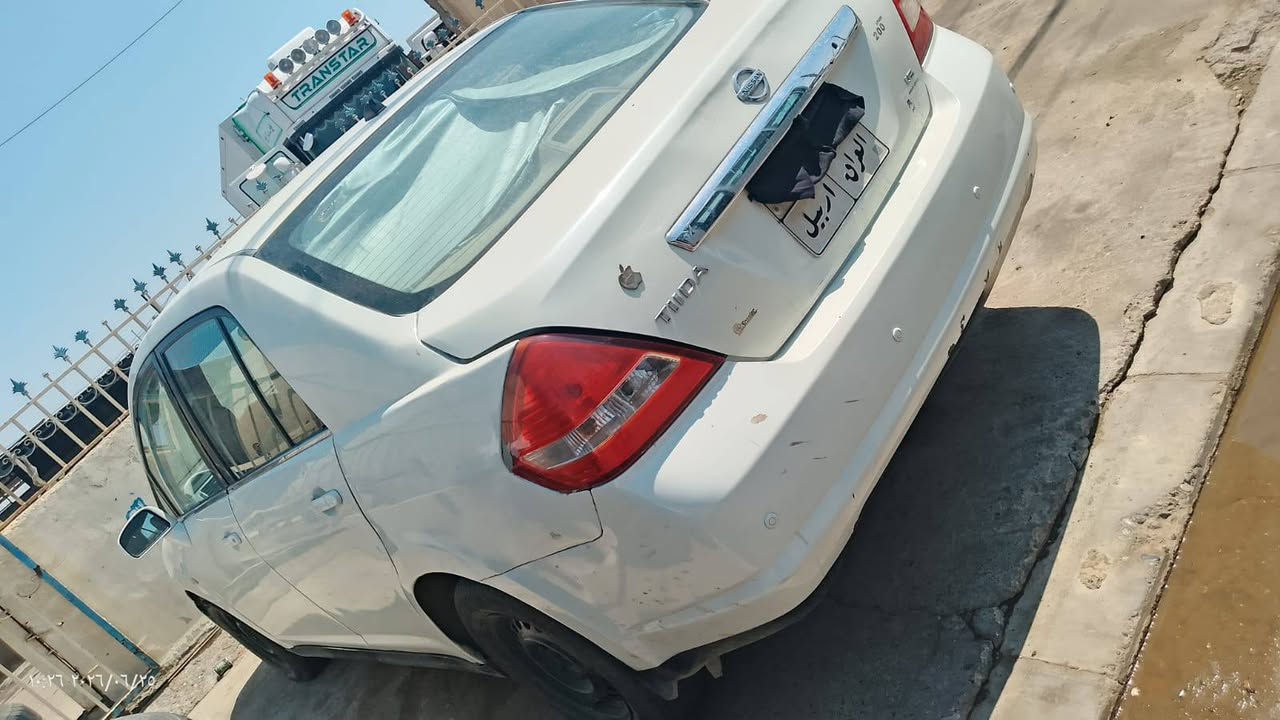 سەرەتا بەناوی خوا 
نیسان تیدا تۆماتیک  مۆدیل ٢٠٠٧ گیرو مەکینەو تەبرید و تەقەو رەقە و وەرگەڕان و براوە و جەمپی قورس بەشەرت سەیارەکە ٥ پینج پارچەو نیوی بئ ژۆری لەسەر ساغە بۆیاغە  پێشی کەپسە  پشتی جەمپیکی خەفیفی هەیە  نرخی داوای ٦٦محامەلەی لیدەکەین  سەیارەکە هی من نیە 
بۆ زانیاری ئەوە رەقەمی خاوەنی 
*********** أربيل, العراق
