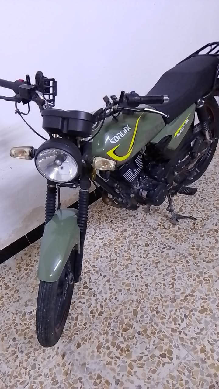 سلام عليكم
دراجه سونك ماكس للبيع موديل2024 أوراق 
مامفتوح برغي بيها مكفولة كفاله عامه 
صارلها 3 أشهر من نازلة ماشيه بس 7000 عداد حقيقي 
تحويل ثاني يوم السعر مليون بيها مجال بسيط للشراي
للاتصال ***********
