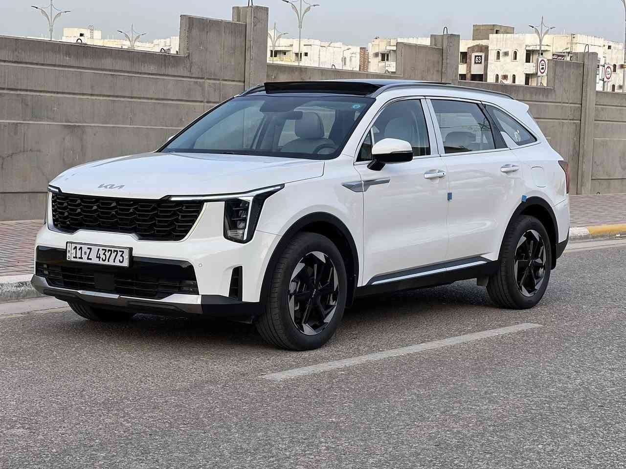 سورنتو خليجي موديل 2024  الفول بانوراما
السيارة زيروووو بعدها ماشية 2000 كيلو فقط 
مكفولة كفالة عامة بحالة الشركة وفول مواصفات 
السعر 325 $ ورقة وبيها مجال 
للاستفسار / *********** المكان كربلاء شارع المخازن
المواصفات :......................
حجم المحرك 6سلندر 3500
سقف بانورامي
صندوق كهربائي
كاميرا خلفية دوارة
حساسات امامية وخلفية
بصمة تشغيل وابواب وجنطة
مثبت السرعة
مرايا جانبية كهربائية
نوافذ كهربائية اوتو 
شاشة ديجتال 
مقاعد كهربائية
عدد المقاعد 7
6 وسادة هوائية
المصابيح الأمامية والخلفية  LED
داتا شو 
أبل كاربلاي
رادار
توقف ذاتي Auto Hold
سايد بريك بصمة 
نظام نزول المنحدرات 
شاحن لاسلكي
ستائر خلفية
كشافات ضباب
وضعيات القيادة Drive mode
منقي هواء
التبريد منفصل مناخين لمس
3قطع تبريد 
مانع الانزلاق و ABS
