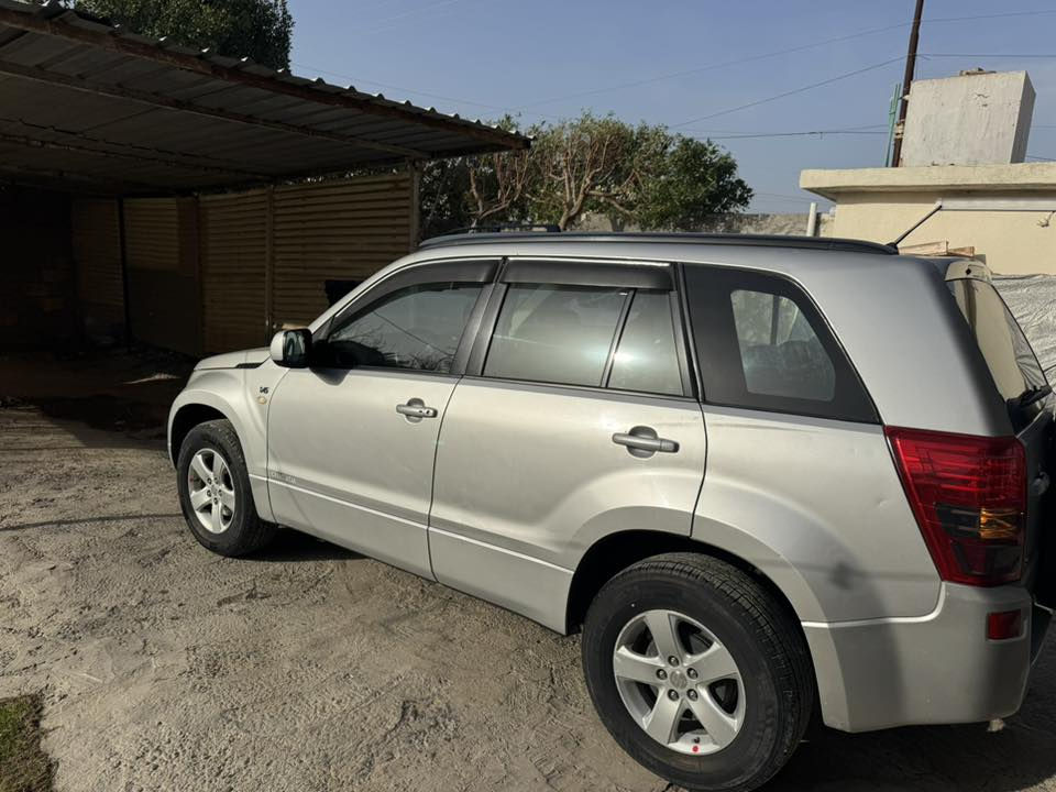 السلام عليكم سازوكي فيتارة رقم بغداد  سيارة فول مواص فتح بصمة زنون بلادي مكفول مابيها ضربه السعر  120 وبيها مجال 2008  مكينة سته سلندر 2700 ***********
