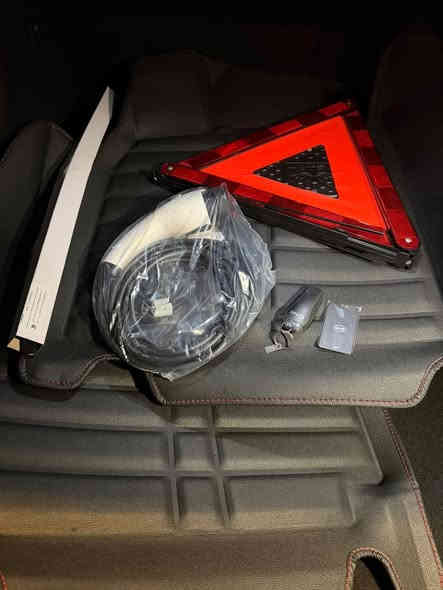 كن بلاس مرقم بغداد ماشيه 1300 بصمه كارت شاحنه كلشي جاهز بيها مبرمجه اناره داخليه رقم مميز السعر 18 و500 وبيها مجال ***********
مكان السياره بغداد
