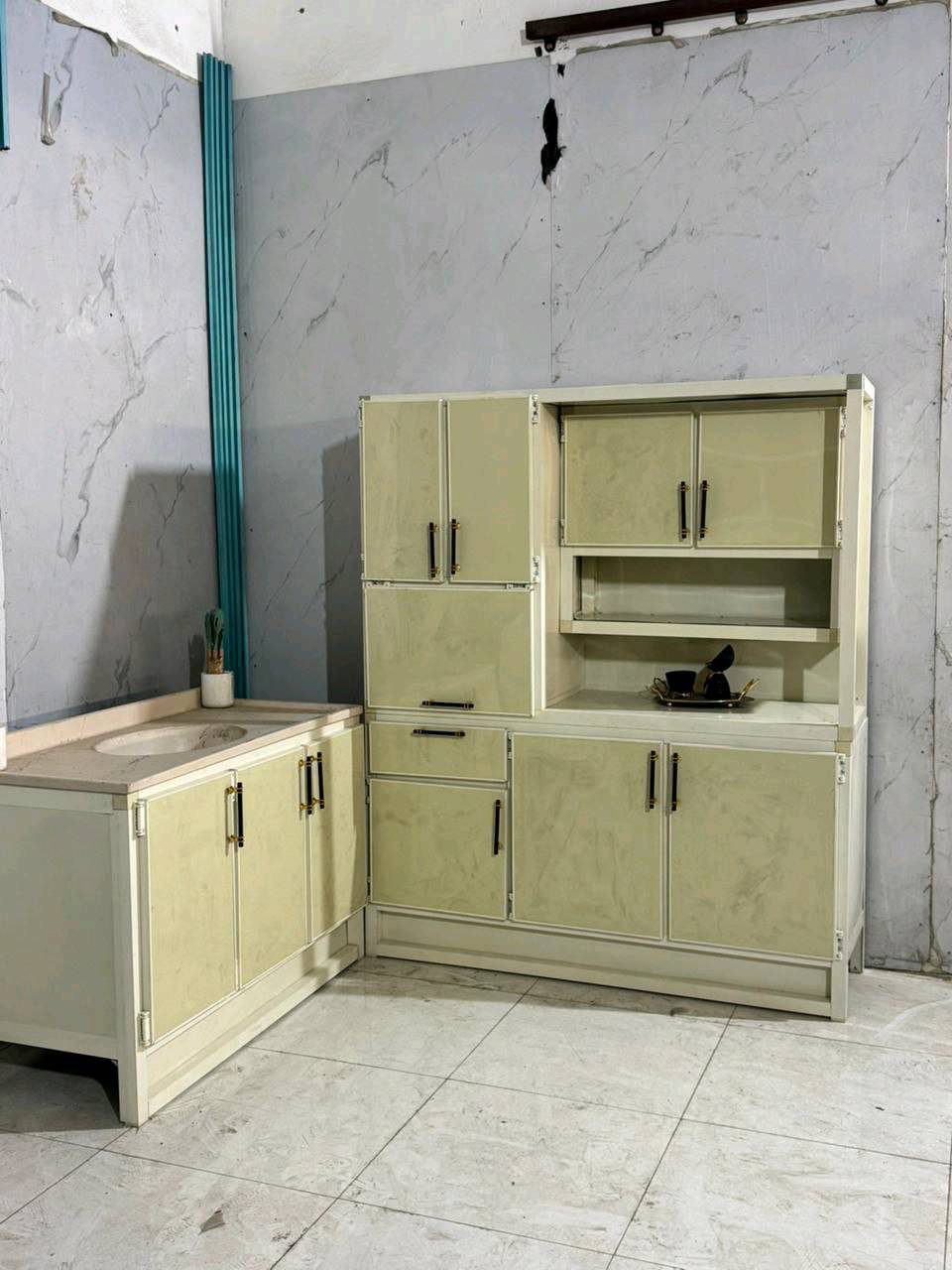 كاونتر ارضي وملحق متر ونص 
سنك  متر وعشرين 
السنك مرمر صناعي 




السعر 300 الف


التوصيل 🚚🚚🚚
داخل بغداد مجاني 
توصيل لجميع المحافظات العراق 🇮🇶
الاحجز والاستفسار راسلو الصفحه