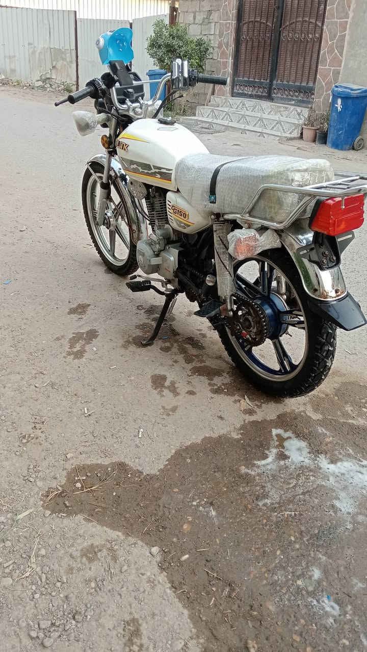 السلام عليكم ايراني للبيع الدراجه نضيفه مامتعوبه موديل 22بصمه كهربائيات شغاله كله نكره بكل وقت بيه منضومه زنون اصلي 5نمر الدراجه أو مراوس بسكنس مرتبه مو نطيحه أو بيع 650 بيه مجال قليل مكاني بغداد ***********
