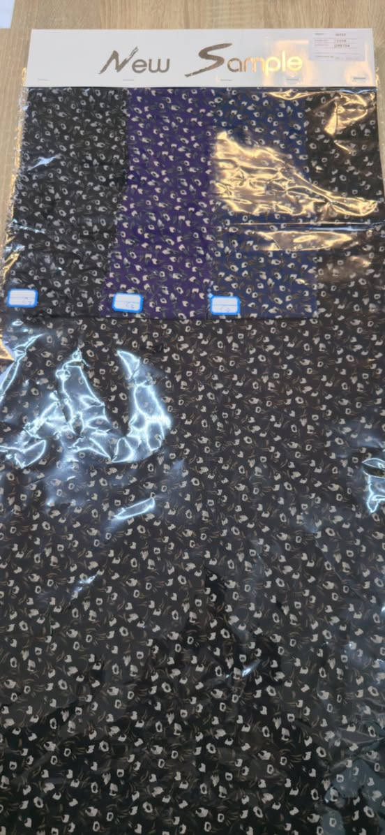 قوماشى  كشميرى سلين و ده بل 
 به تاك بوفروشتنه وه  
واتا مه كسى مه كسى
سليمانى گه ياندن هه يه 
***********
وه تس اب 
ڤايبه ر***********
