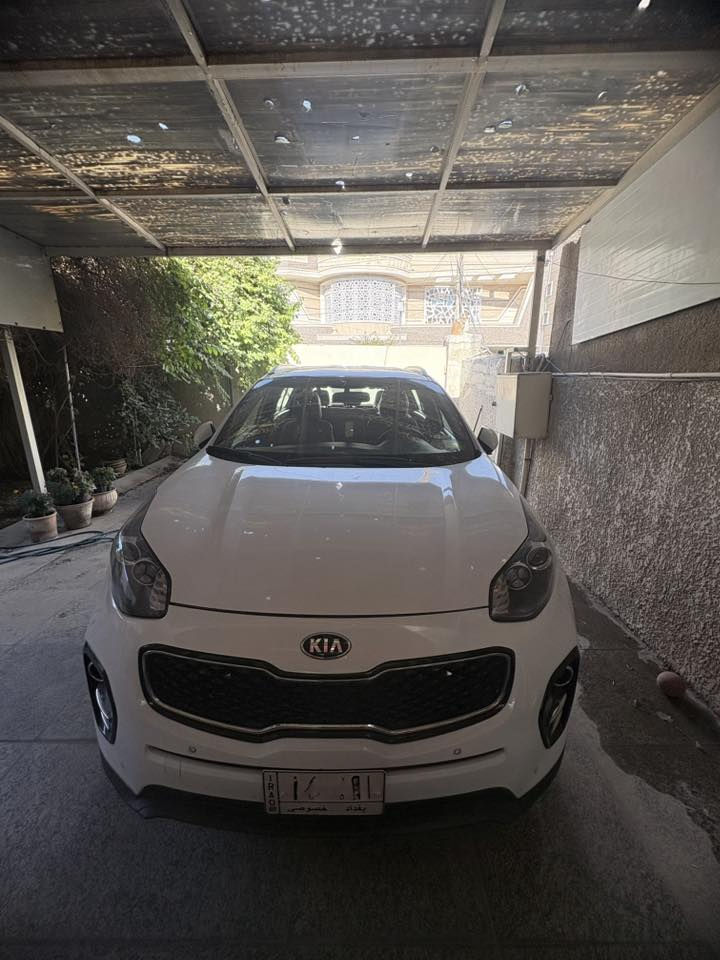 كيا سبورتج ٢٠١٦
محرك ٢٠٠٠
شاشه
مرايا كهرباء
كشنات تدفئه للمقاعد الامامي والخلفي
كامره دواره
حساسات امامي خلفي
مانع انزلاق
مثبت سرعه
مثبت الانحدار
وضعيات قياده
سستم صوت UBL

ايرباك عدد ٢
سويج عدد ٢
بيه جاملغ امامي جهة السايق مبدل نفس اللون
وبارد بالباب مال السايق والي بصف السايق ( بارد فقط)
باسمي السياره
ماشيه 
٨٤ الف كيلو
رايده ب 180 ورقه
***********
