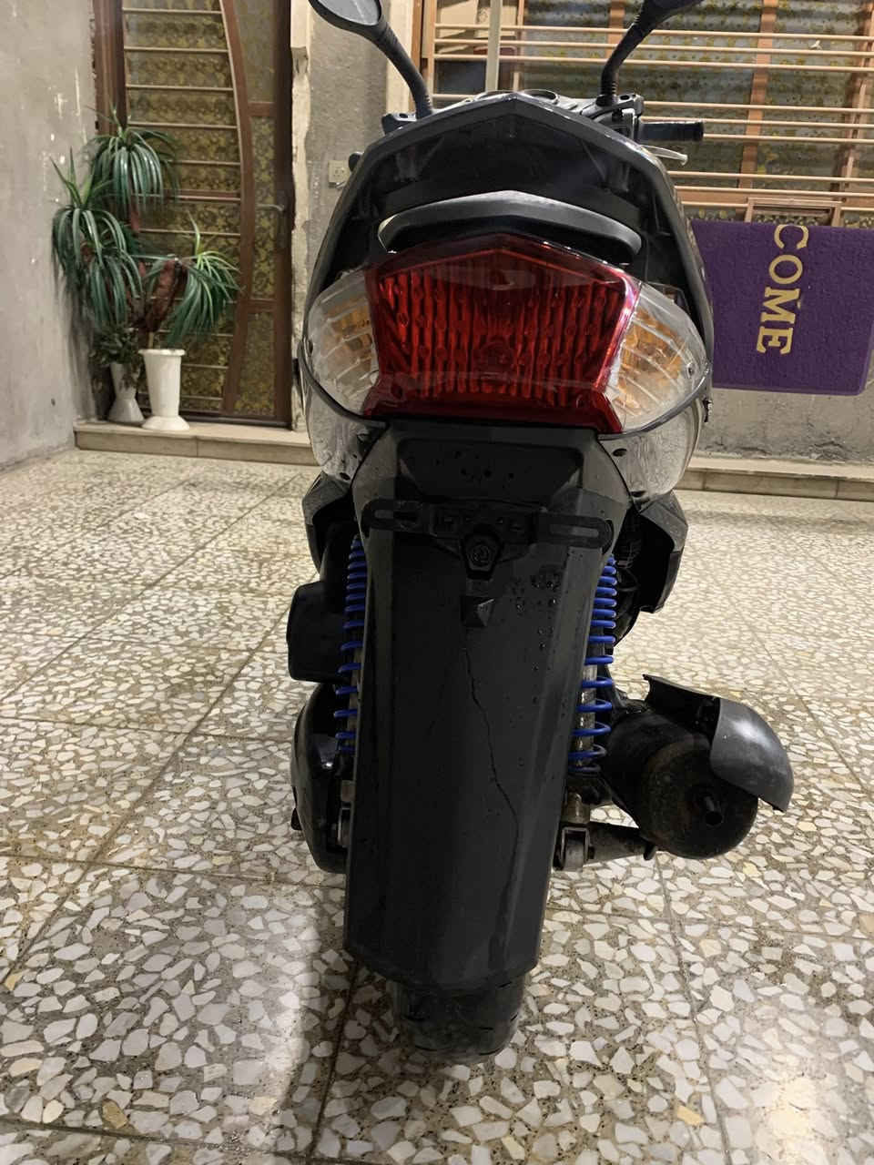 السلام عليكم دراجة سكنز للبيع نظيفة جداً شغالة كلشي مابيهه للبيع السعر خاص العنوان بغداد مدينة الصدر 
الرقم ***********
