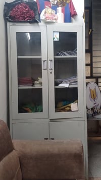 يتوفر غراض معهد  شاشة ذكية رحلات  ميز +كرسي +لوكر +طابعة+حاسبة رفوف +ب...