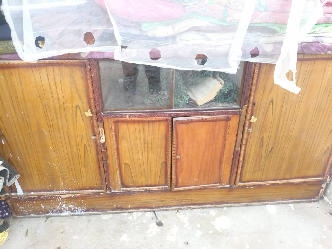 غرفه نوم 450 اضرار بسيطه فطر بلجامه وتاج الجربايه مشلوع بس مابيهه كسر 
والسبلت طنين مداخل تصليح استخدام قليل سعر 425 
والثريات زوج 20 
والبوفيه 60 مكان بغداد تقاطع النهروان قرية 9 نيسان الاغراض نضيفات وبيهن مجال قليل


**إذا كنت صاحب هذا الإعلان وتريد حذفه لأي سبب، رجاءا أرسل رسالة إلى الدعم الفني**