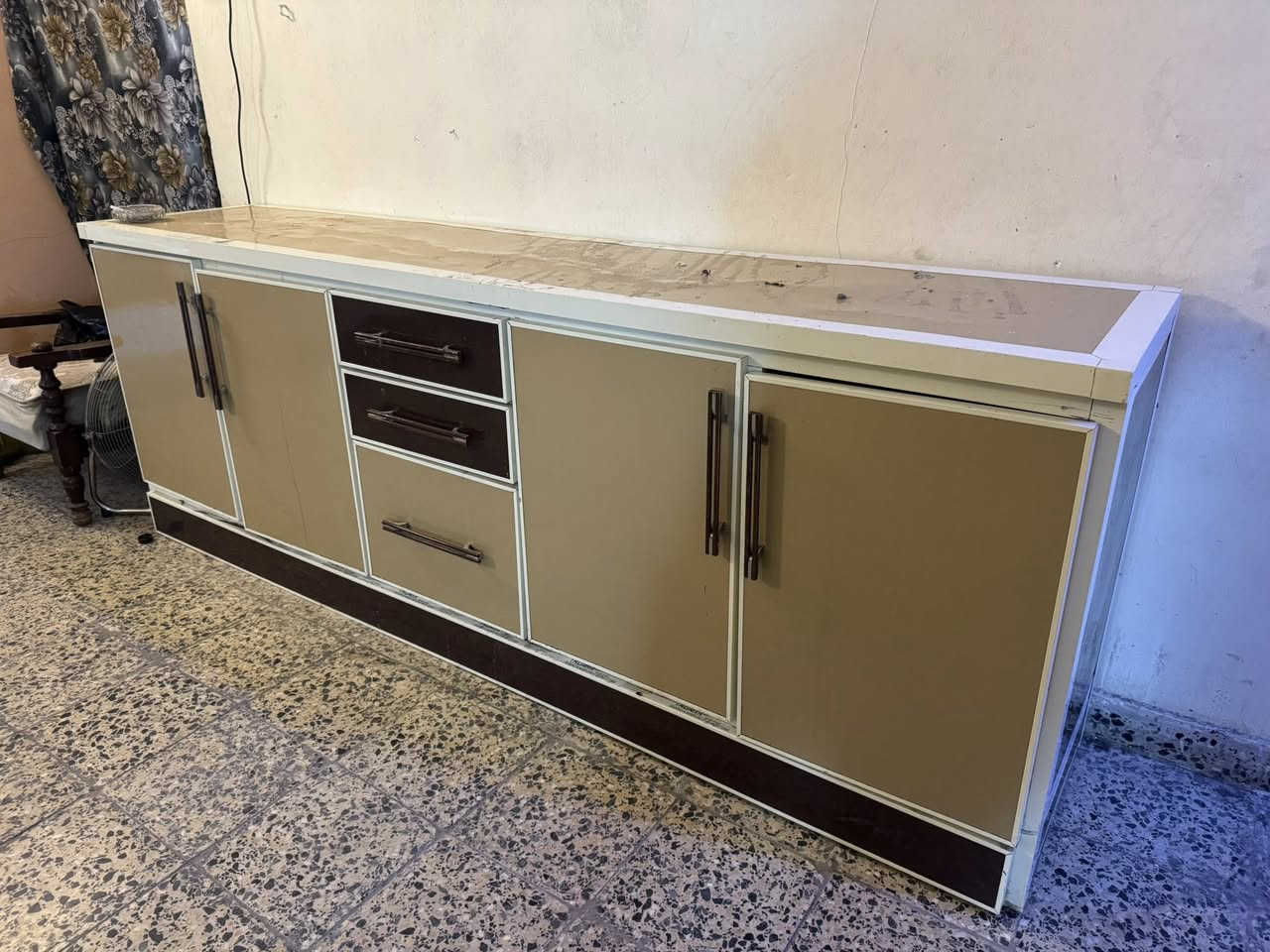 كاونتر قطعتين فقط بدون ملحق السنك مرمر قياس متر ونص والقطعه الثانيه قياسها مترين ونص ثقيل تفصال مو سوقي السعر 300 الف وبي مجال بسيط


**إذا كنت صاحب هذا الإعلان وتريد حذفه لأي سبب، رجاءا أرسل رسالة إلى الدعم الفني**