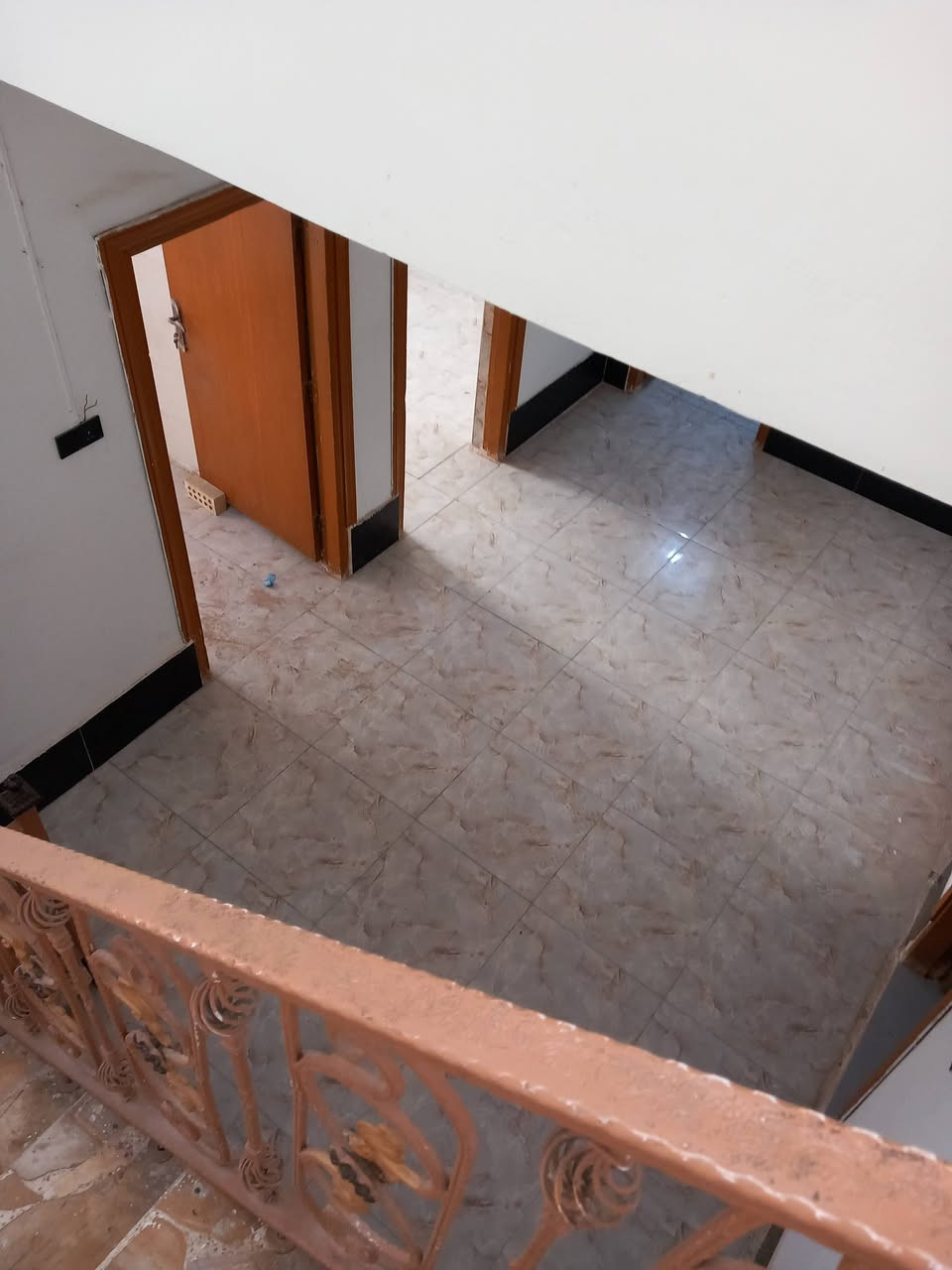 بيت للبيع 110 متر الواجهة 11 والنزال 10 اساس كونكريت وسقف عكادة البيت جديد بناء نظيف طابو زراعي سند 25 قرار محكمة من صاحب الارض مباشر تفاصيل البناء استقبال وصالة ومطبخ وغرفة وتخاريج داخلية خارجية ومناور عدد 2 البيت على ثلاث شوارع منطقة حلوة وهادئة الموقع كوفة سهلة شارع معمل الدبس شارع فاطمة الزهراء تقريبا 120 متر عن شارع معمل الدبس السعر 50 مليون وقابل للتفاوض للأستفسار واتساب ***********
مكتب الموسوي للوسائط العقارية مستعدون لأستقبال عروضكم التجارية والزراعية والسكنية بيع وشراء رهان ايجار
