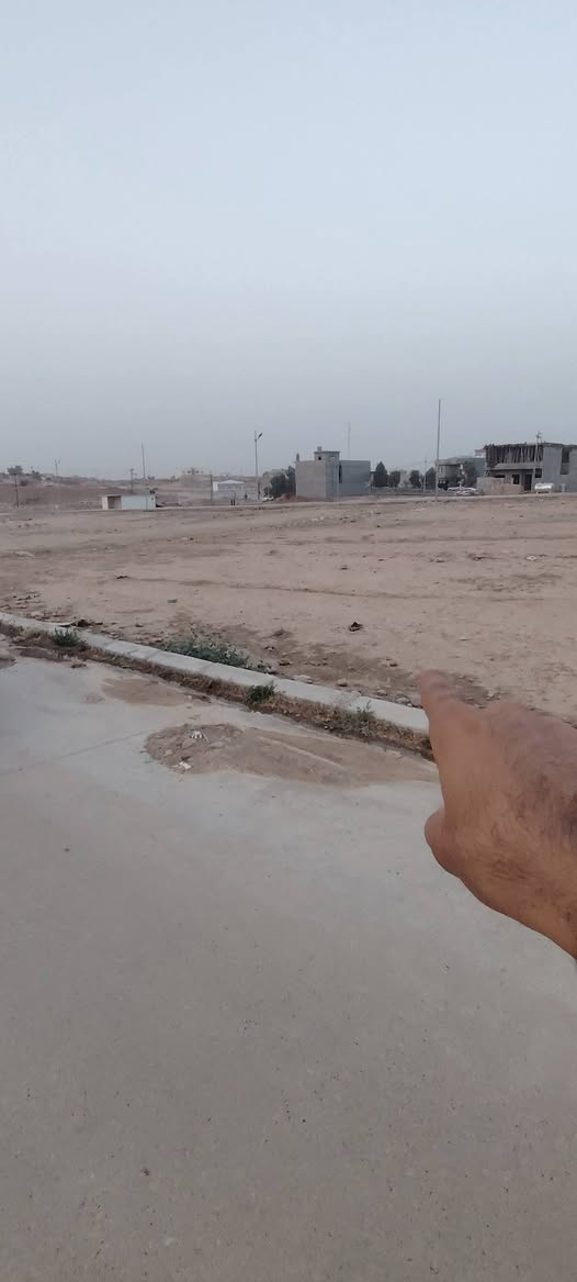 ارض للبيع حي القوسيات جمعيه الزراعه قرب الكليه الحياه المساحه 200 متر السعر 42 مليون وبيها مجال الاستفسار على الرقم ***********
***********
