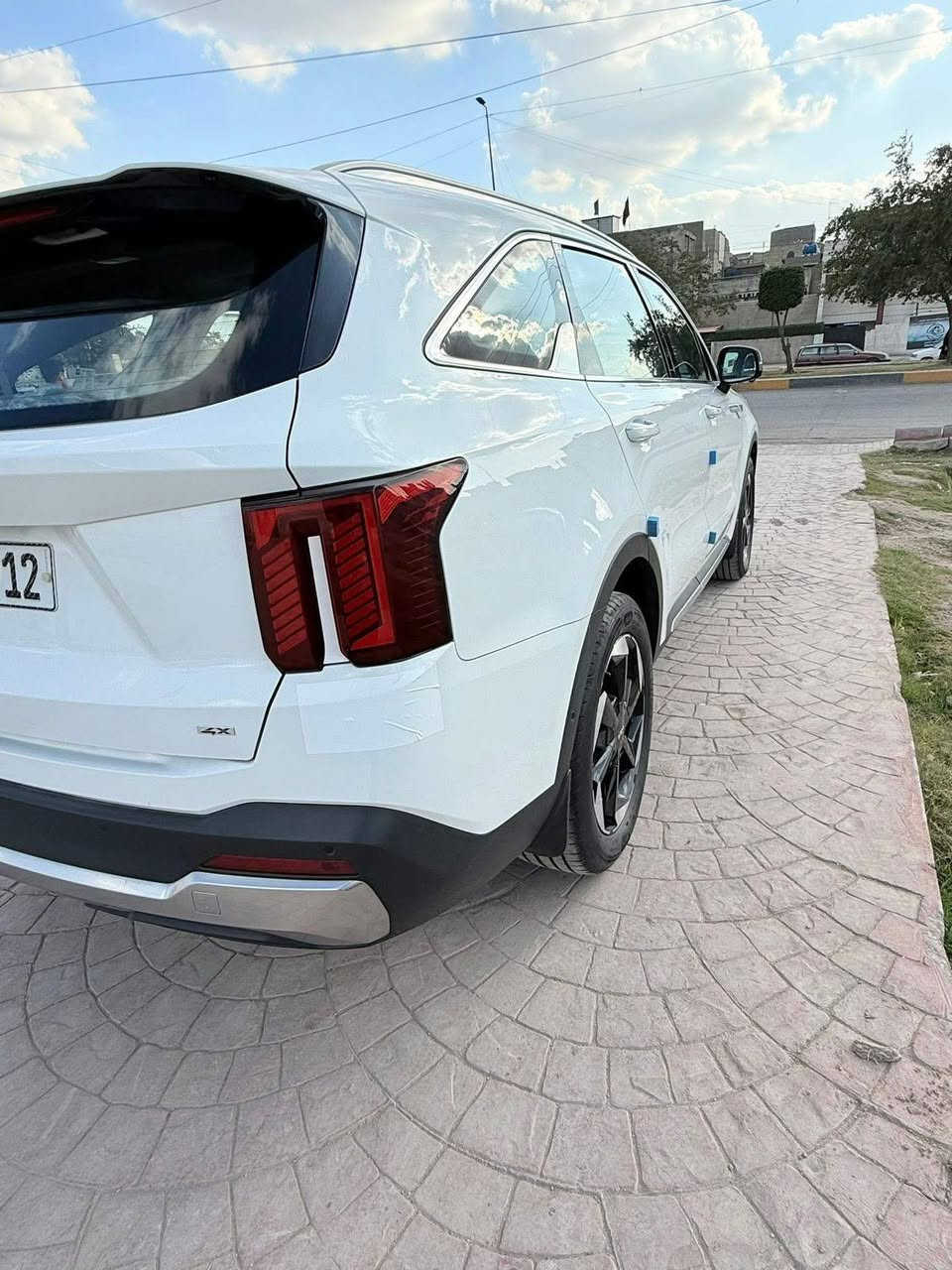 سلام عليكم
تم تنزيل السعر  
(للبيع كيا سورنتو مكفولة كفالة عامة 
2024 فول مواصفات 4X
رقم بغداد دولي
ماشيه 9. الف  قابل للزيادة 
المواصفات:
ويل حجم 19
التحكم بل جام عن بعد تشغيل عن بعد دفع رباعي
5 وضعيات قياده + 3 وضعيات طقوس
خمس 5 كامرات محيطية 
كامرات مع الاشاره
بنوراما
كير ماوس
بصمة تشغيل وبصمة ابواب
سبعه راكب
كشنات جلد
وتدفئة وتبريد بالكشنات وكشنات كهرباء
وتوصيل usb بالكشنات
مري شفط
حساسات 360 درجة 12 حساس شاشة كبيره نفكيشن
مانع تصادم

اوتو هولد
مانع انزلاق
تحديد مسار
نقطة عمياء
تشغيل عن بعد شاحن وايرلس
هاند بريك كهربائي
باب خلفي كهرباء
اضويه امامي زنون LED
اضويه خلفيه LED 
نظام GPS+خرائط
وهواي مواصفات بيها بعد السعر 333
***********
