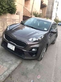 عندي سبورتج 20 خليجي مكفولة كفالة عامة مواصفات بيسك مغلف كاعية و كشنات...