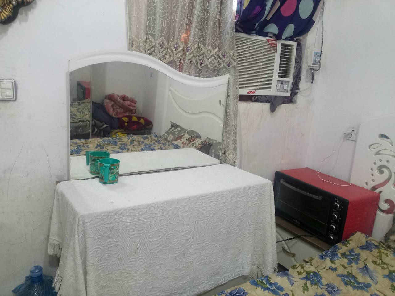 سلام عليكم غرفه اخشاب 5قطع للبيع هيه والدوشك نضافه شوف العين اريده ب 250 وبيه مجال استفسار خاص موجود ورقم هم موجود ***********
