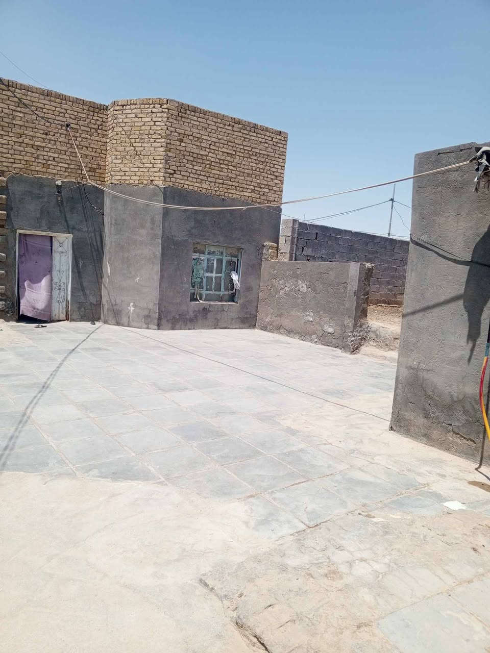 سلام عليكم بيت البيع 3غرف وصاله حمام داخلي ومطبخ بيت بلوك عكاده حمامات طابوك وصب سقف معه قطعه 450 بصف البيت

االبيت تجاوز ***********
