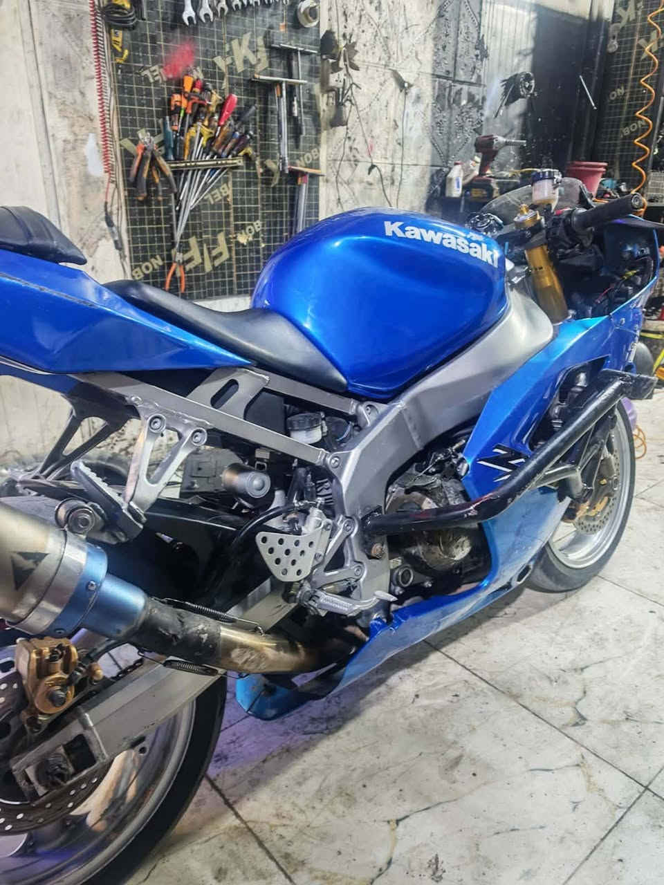 السلام عليكم كاوسكي 2004دراجه خير من الله حلو بيهه تلحيضات بسيطه مكينته ما ملعوب بيهه سعر٢٥ وبيهه مجال مكاني غزاليه وهذ رقمي تفاصيل أكثر ***********
