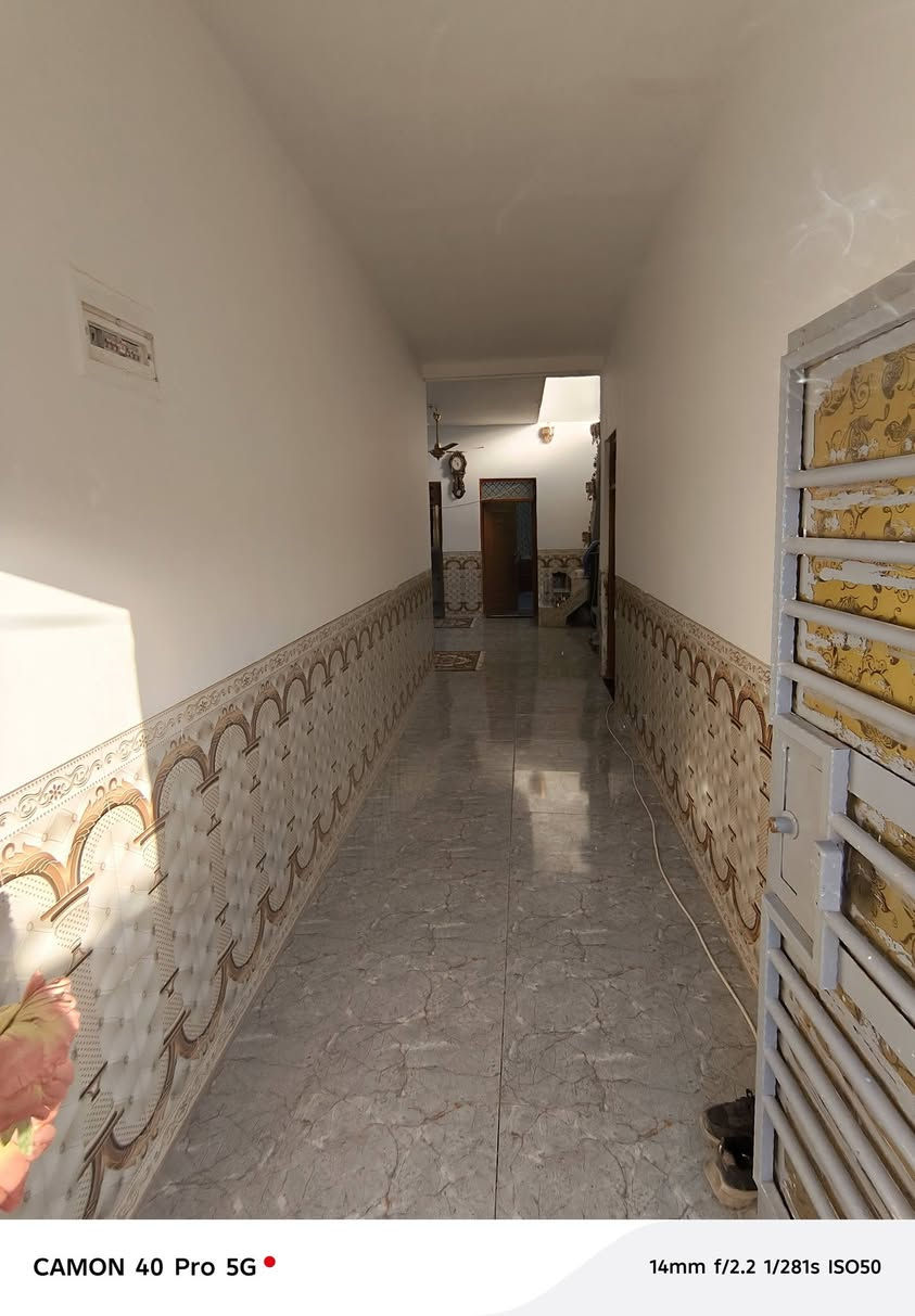السلام عليكم بيت للبيع مساحه 300 متر زراعي سند 25 حي المنصور عمود 2290يتكون من
مضيف 10×4

غرف عدد ثنين 6×4

صاله 7×4

صحيات داخليه وخارجيه وحديقه

سعر البيت 50 مليون قفل 

للستفسار ***********
