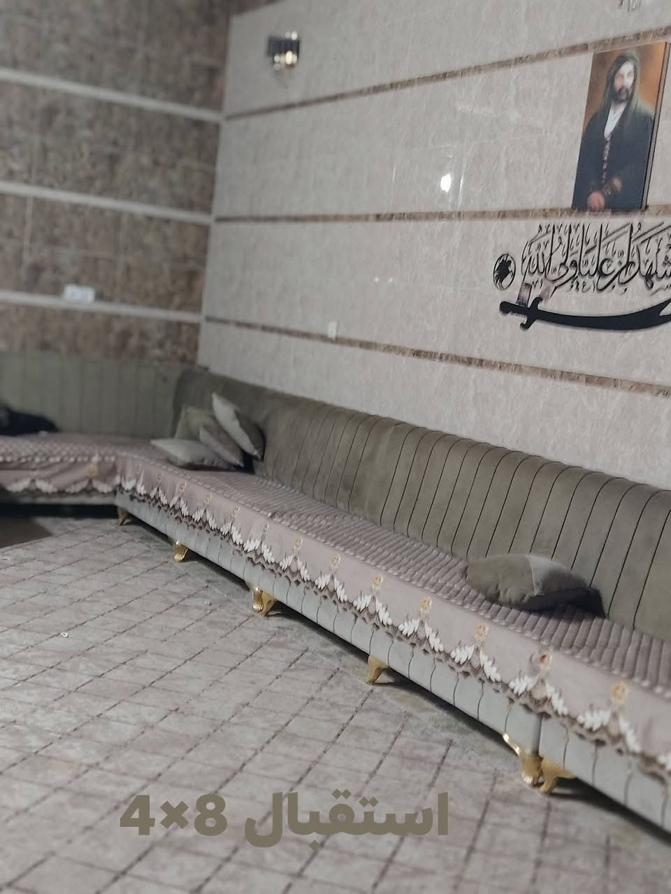 بيت 200 متر بناء 2023 يتكون من طابقين غرفتين جوه وصاله واستقبال وصيحات ومطبخ وطابق ثاني غرفتين وحمام وصاله   يتكون من سطحين
بناء درجه اولى جناي طابوك نهروان
مطلوب ل بلديه  دافعين قسط اول منه وباقي 24 مليون  السعر 160
حي نداء منطقه 60
رقم قطه 60141(او مرواس بيت ب مكرمه او العسكري 200 متر) 
استفسار
خاص او تصال
***********
