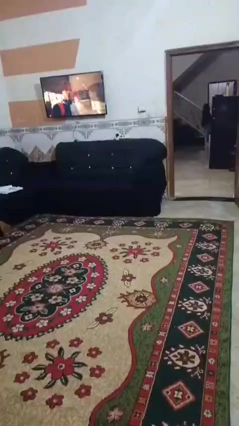 السلام عليكم مشتمل للبيع المساحه 80 متر الواجهه اربعه والنزال 20 قرب جامع مديحه مربع الامانه بيت جاهز للسكن سعر مناسب جدا للاستفسار اتصال على الرقم او واتساب اتصل 
*********** مكتب عيون بغداد للعقار
