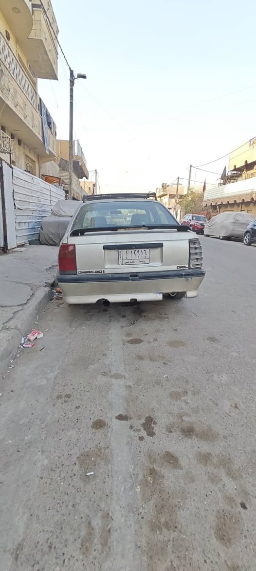 اوبل اوميكا صالون اصفر شمباني موديل 1987گير عادي مكينه 2000سنويه بسمي سياره تمشي مابيه شي السعر /20ورقه/***********
