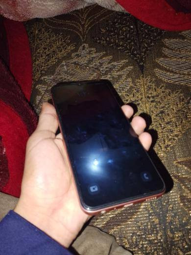 اسلام عليكم  اعزائي الكرام سيمسونك 32f التواصل رقم وتساب 7887847089السعر 85
