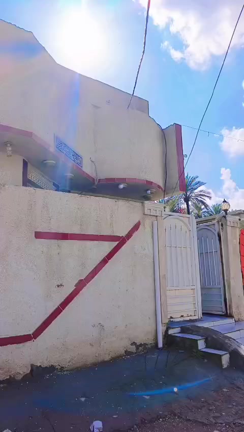 بيت للبيع بنزال حسينيه صادق الامين نزاله زين 600 متر عن الشارع وعريض الشارع مساحت البيت 75 متر :الاستفسار/***********
