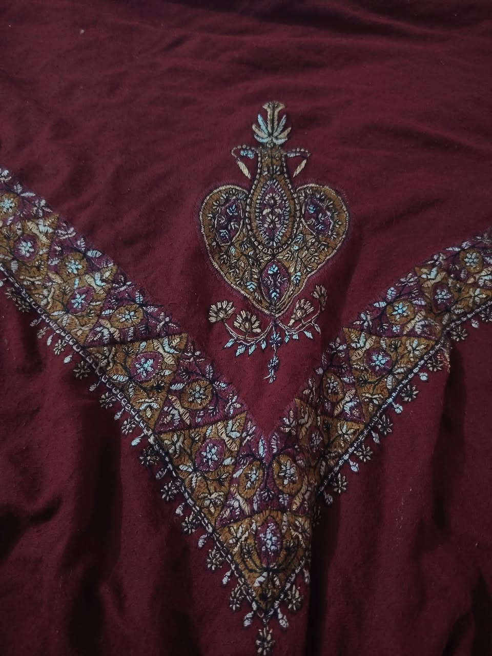 يا لله 
سلام عليكم 
غتره عماني تطريز يديوي طقع اوخر 
قطعه حلوه قماشه كشمير 
للبيع مكاني كربلاء ***********
