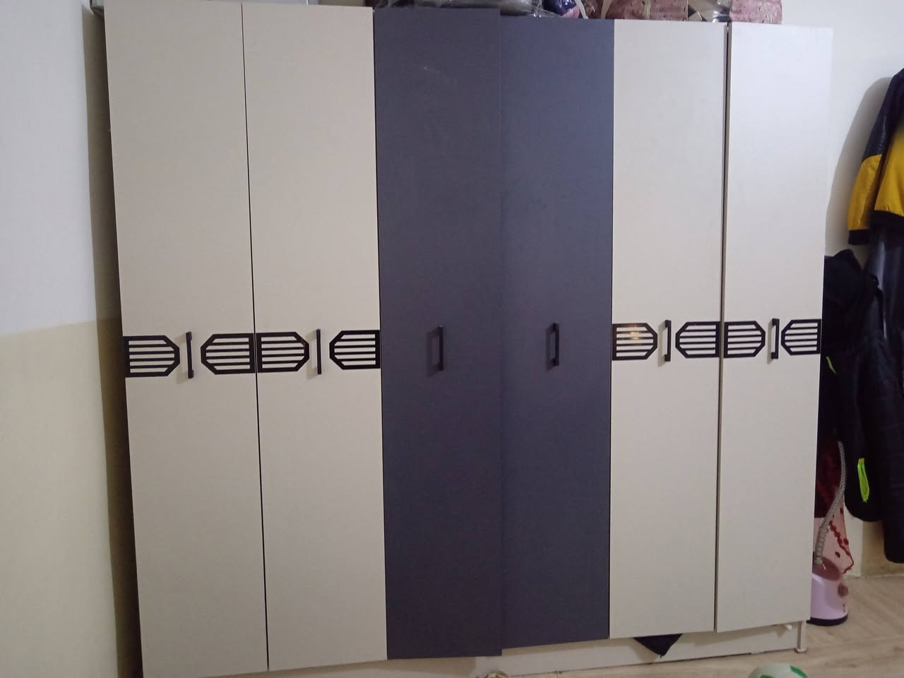 غرفه نوم تركي فقط بي ضررين لجربايه فايبره مكسره وداخل كنتور واحد من بيبان شويه نكسرت لين بل دريل راح زايد ويم راس لجربايه واحد من اضويه ماتشتغل هم مكسوره الي يريدها يدخل خاص مكاني سريدات ماعندي توصيل


**إذا كنت صاحب هذا الإعلان وتريد حذفه لأي سبب، رجاءا أرسل رسالة إلى الدعم الفني**