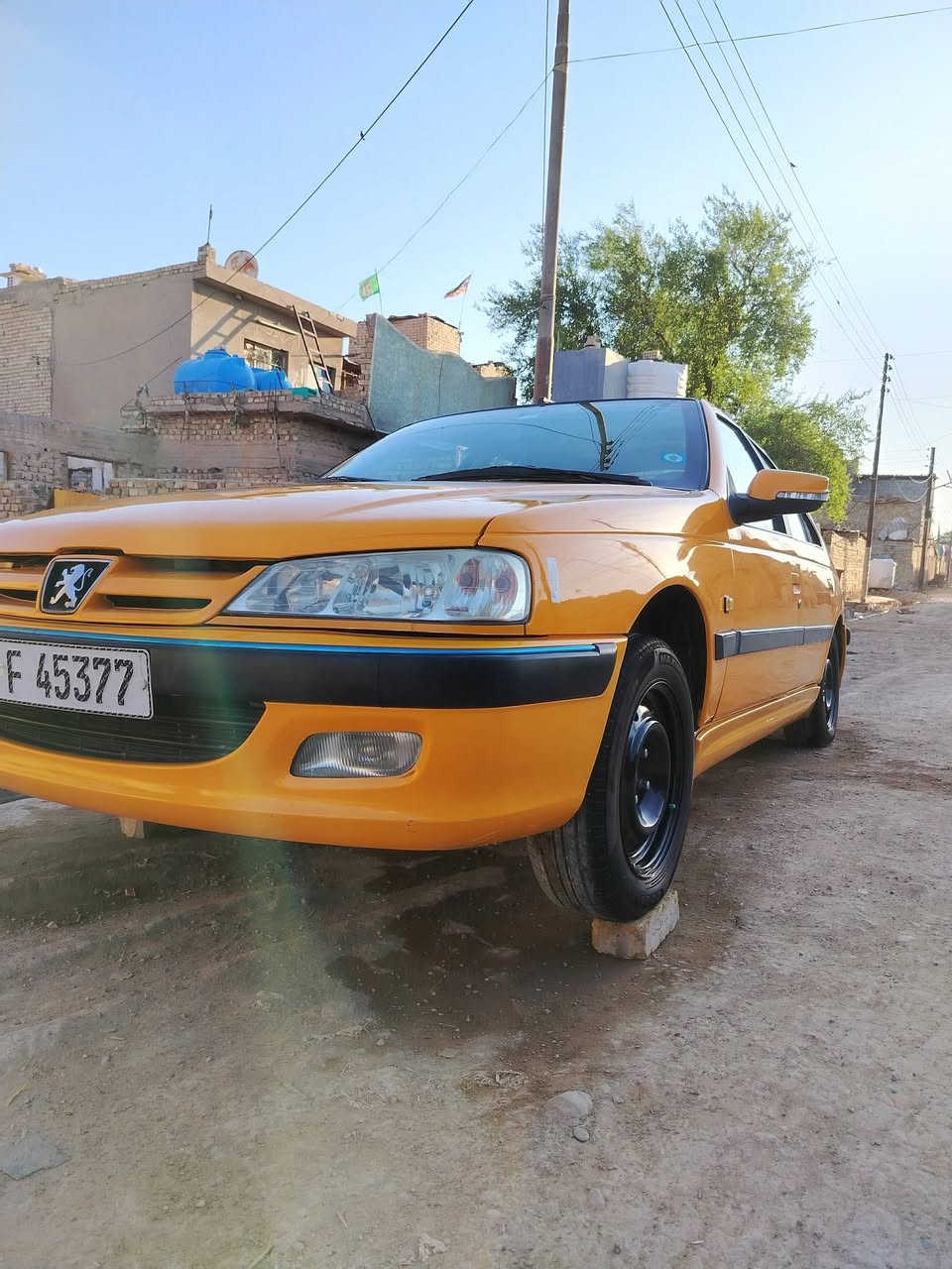 سلام عليكم أخوان بيجو بارص ٢١ للبيع سيارة جديدة ومال جناي سيارة جاهزة من كل النواحي تبريد مكينة كير كلة مكفول منضومة غاز بيهة قبق جنطة مبدل أثر دحجة بسيطة مبدلينة للجمالية وربع الجاملغ الخلفي مرشوش بدون معجون وبدون تصليح السيارة كلش جديدة ومتعوب عليهة مكاني بغداد النهروان *********** السعر ٦٦ وبيهة مجال وأذى أكو مراوس بخصوصي  أروس
