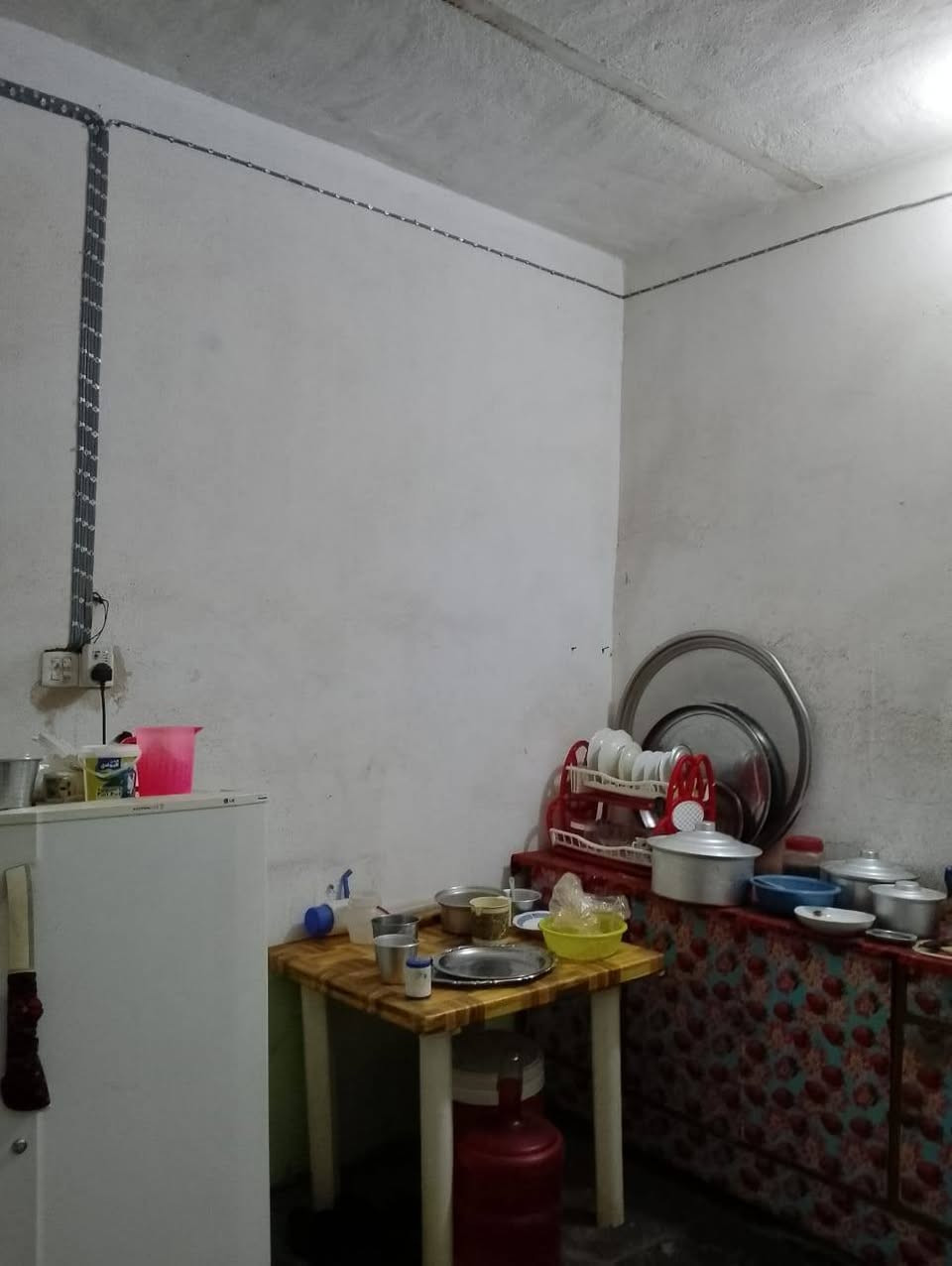 السلام عليكم بيت زراعي مشمول بل تطويب  المساحه 170  غرفة نوم وحده و صحيات داخليه و خارجيه و مطبخ واستقبال و صاله سعره 28 وبي مجال العنوان الديوانيه حي الميكانيك  شارع معمل الغاز للأستفسار اكثر على هذه الرقم غير متواجد عل فيس  ***********
