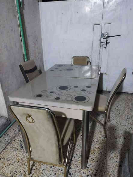 ميز نظيف للبيع السعر 75 بعقوبه التحرير الرقم ***********
