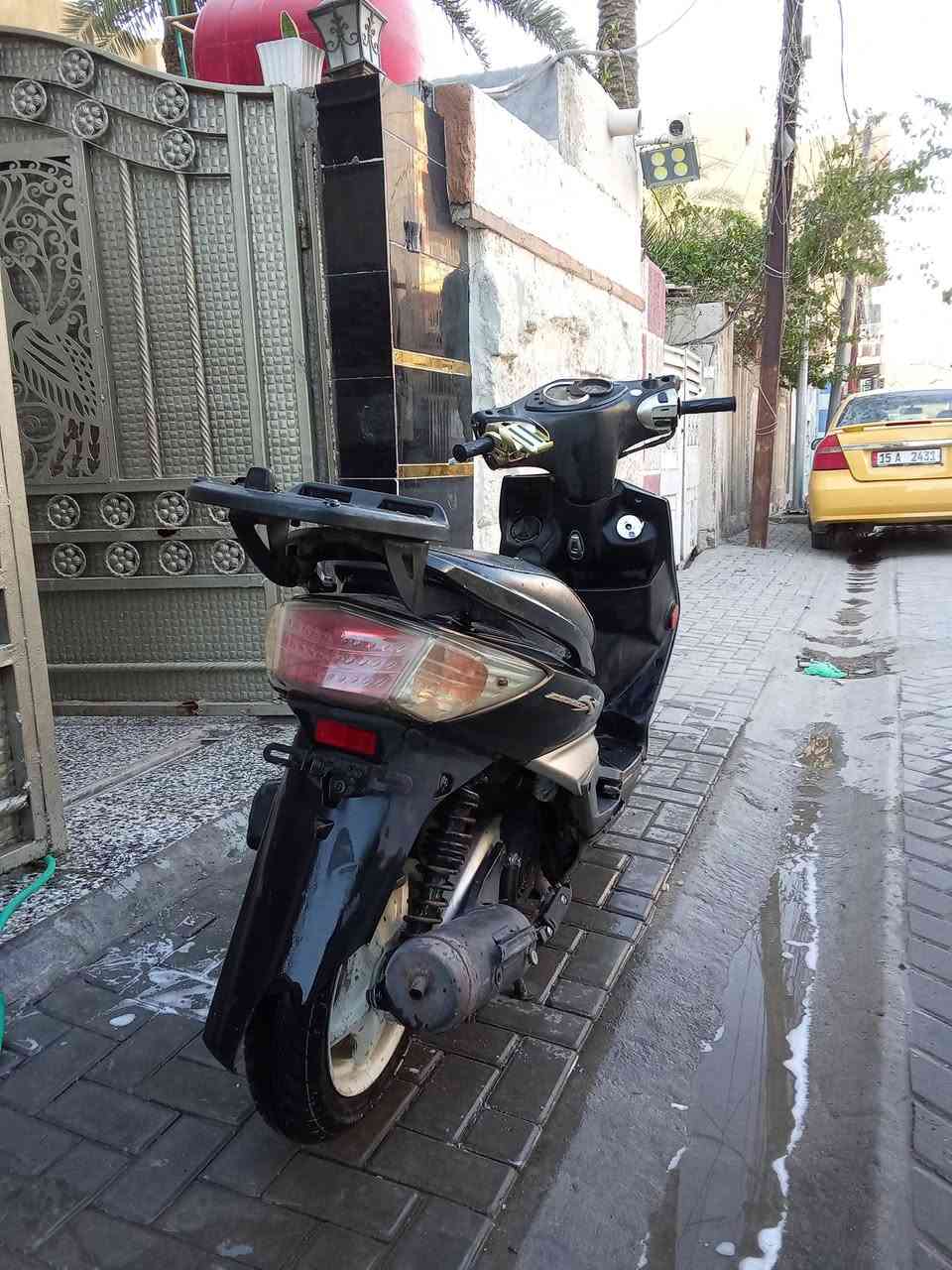 السلام عليكم 
سكنس فحل  خطين طلاعات 
دراجة جديدة مامفتوحة شلعه معدل كلجات جديدة
 زوج تايرات جدد 
 عداد الكتروني 
عليهة ادامة كاملة ( دهن بلك نوزل ) جدد 
مكاني بغداد الجديدة 
سعرها 575 وبيها مجال 
***********
