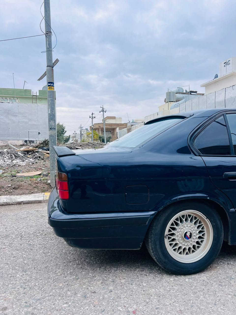 السلام عليكم للبيع بي ام 525 اصل  موديل 1990   ، محرك كبس كير اوتوماتيك كير محرك بشرط فوول مواصفات عدا سلايت تبريد تلج شغال قطعتين غرفة حلوة كشنات. 4.جام كهرباء تخم تاير جديد حدادية امامي خلفي جديد  بارحه بدلت هايدرو ليك كير شرط بدون نواقص سنتر لوك سيارة مصبوغة عام بدون ضربة فقط شبر بارد بيها جاملغ خلفي بدون دواخل شواصي و بجم مكفول شرط و سيارة بلحقيقة احلى من صور ولسيارة رقم سليمانيه رقم و سنويه جديد لحد 2028 تحويل و غرامه بشرط ثاني يوم تحول بسمك سيارة موجودة في كركوك للاستفسار ازيد اتصل تدلل*********** كركوك, العراق
