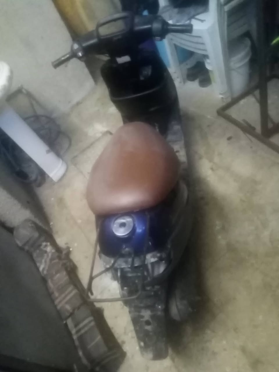 السلام عليكم للبيع دراجةيوماها بطةسرعة٦٠ عوزهاباتري فقط وملاحظات شغالةمابيهاشي ابيعها طافية للعلم حتى بانزين مفولة نكلب بيهابطين وظجت منهاالسعر١٢٥ العنوان بغداد الشعب قروب سيطرة الشعب القديمة رقم الهاتف ***********وتدللون
