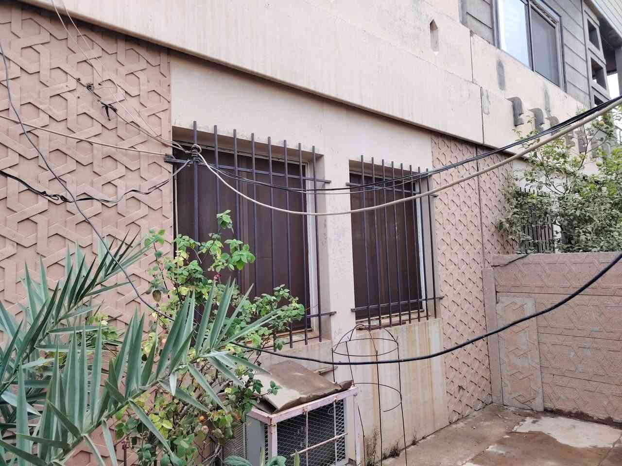 بيت للبيع 300 متر تجاريي دوميز
سايدين دوميز مقابل النداء قرب الكيات
للاستفسار الاتصال على الرقم ***********
