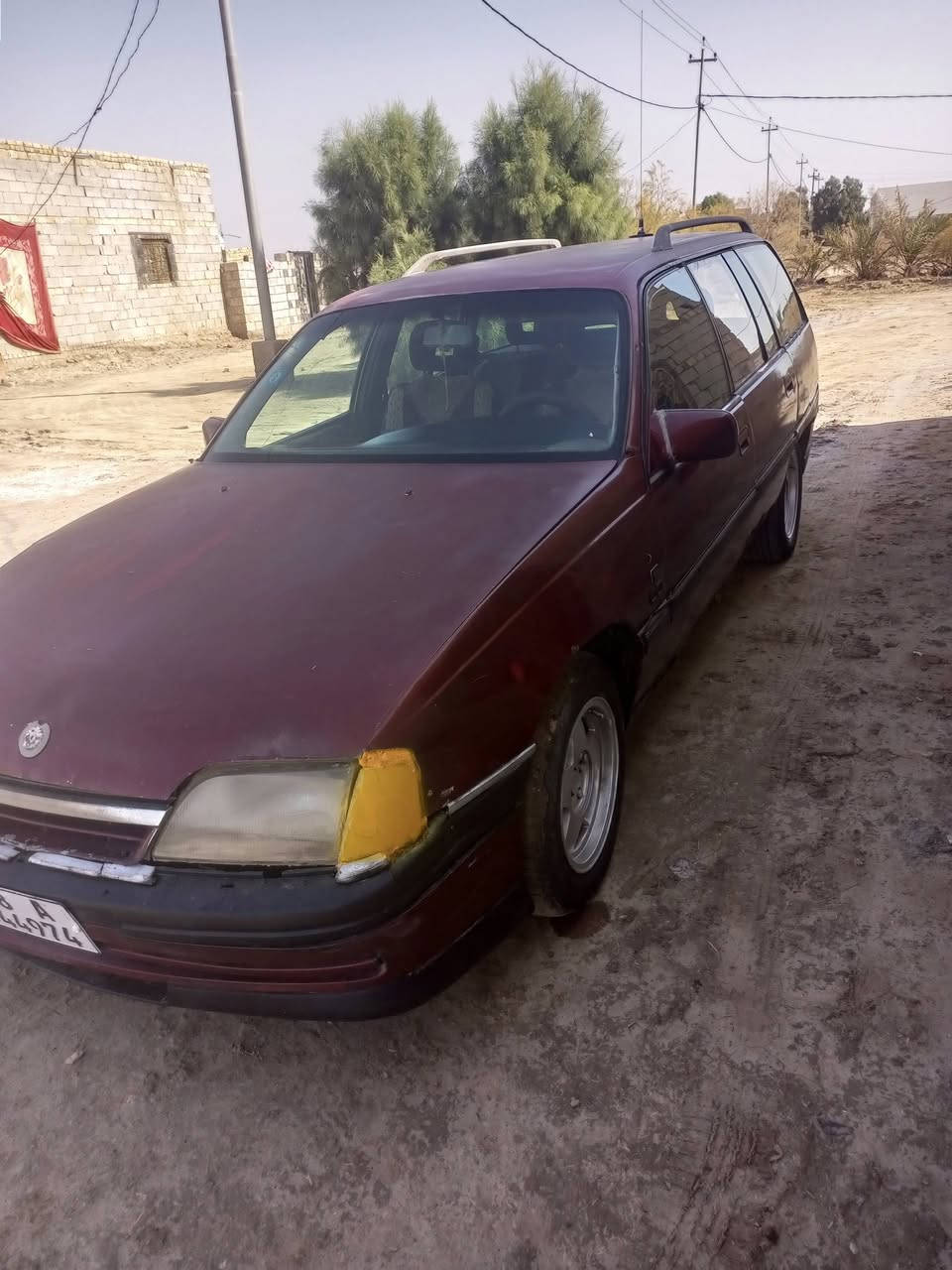 سلام عليكم سياره اللبيع وبل ستيشن موديل 1992سياره جاهزه خير من الله وين مايعجبك من محرك من كير من كسن من حداديه تخم تاير كهربايات كلها جاهزه رقم نكليزي سنويه الا 30لاتنتهي مداور يمتا مايعجبك***********العنوان الديوانيه قضاء الحمزه الشرجي قرب صيطرت الطابو سعر 25وبيها مجال
