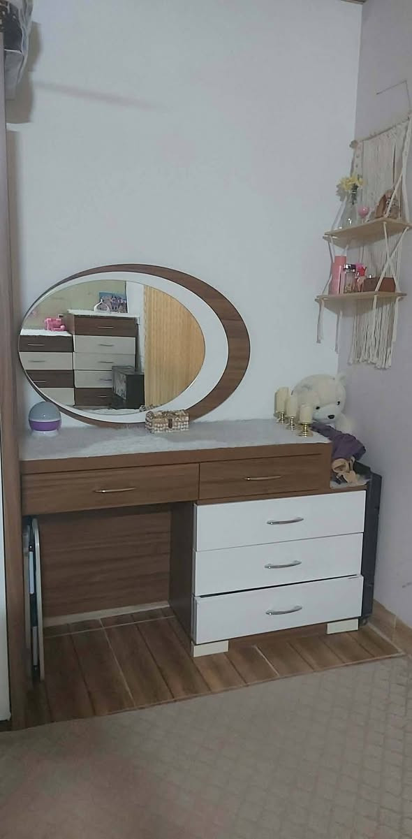 معرزی سیتەم  لەگەڵ  مێز تەوالیت
دوو کۆمدی بۆفرۆشتن 
ناونیشان کەلار
ژم.***********
تۆش چیت هەیە بۆ فرۆشتن  وێنەی بنێرە
